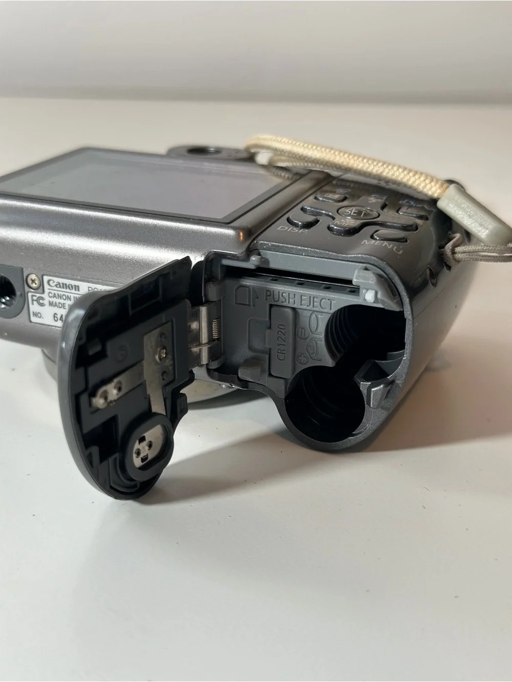 Canon PowerShot A590 IS 8MP Digital Camera Gray 4x Zoom Untested Parts Repair